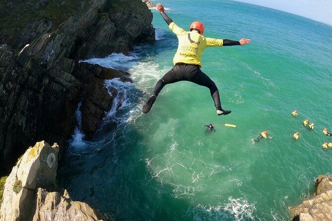 Half-Day Coasteering in Newquay Cornwall - Learning the basics before the bigger jumps