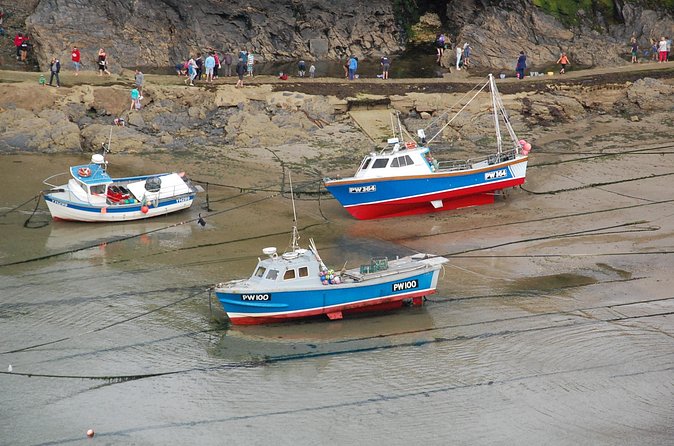 Half-Day Private Doc Martin and Fisherman's Friends Tour - Port Gaverne: The Cove and the Doc Martin Police Station