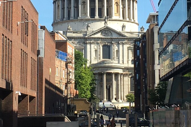 Half-day walking tour by the banks of the River Thames in a small group - Winchester Palace, the world-voyaging ship, and Southwark Cathedral