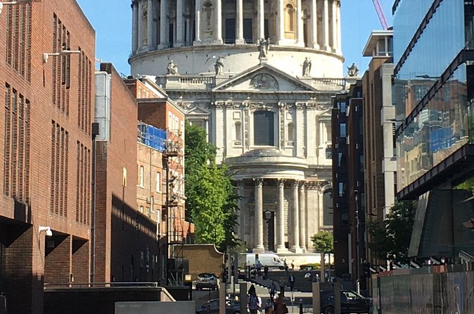 Half-day walking tour by the banks of the River Thames in a small group - London Bridge and a practical finish at Borough Market