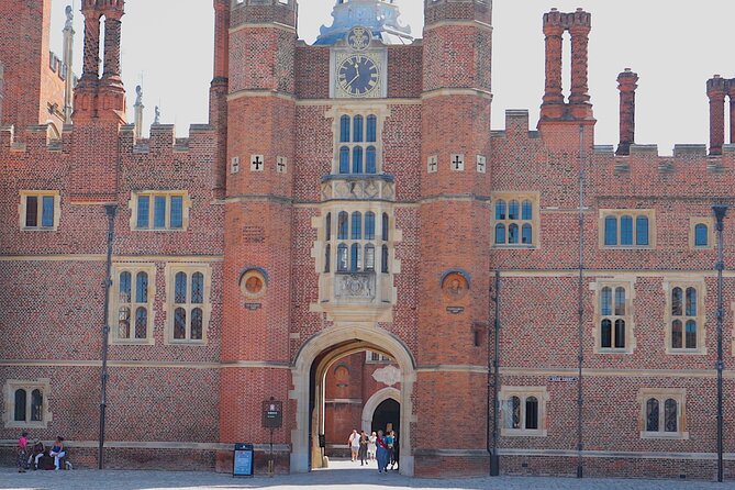 Hampton Court Guided Tour. Full day Access & High Tea - Afternoon tea across the road