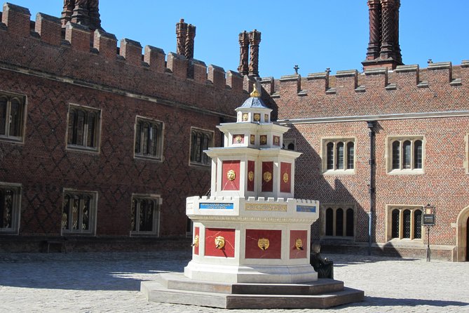 Hampton Court Palace 3hr tour: Henry VIII's & William III's intriguing Palaces - William III’s palace and the ceremonial staircase