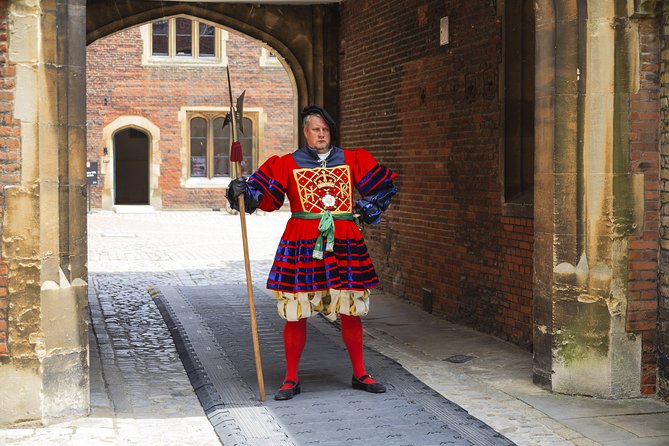 Hampton Court Palace & Garden Maze, Private Tour Admission with Audio Guides - Five centuries of Hampton Court gardens