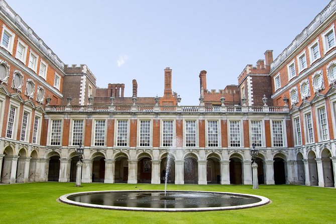 Hampton Court Palace & Garden Maze, Private Tour Admission with Audio Guides - Finding your way through the famous maze