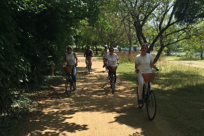 Hampton Court Palace Grounds Bike Tour - Why this Hampton Court bike ride is different