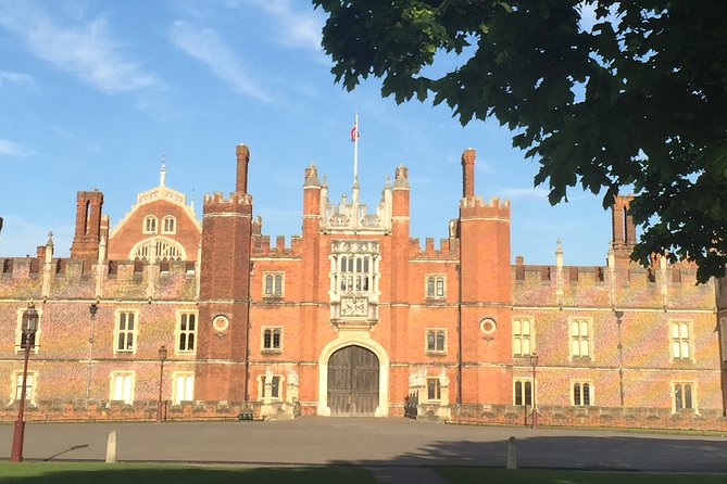 Hampton Court Palace Grounds Bike Tour - Starting beside Hampton Court Palace