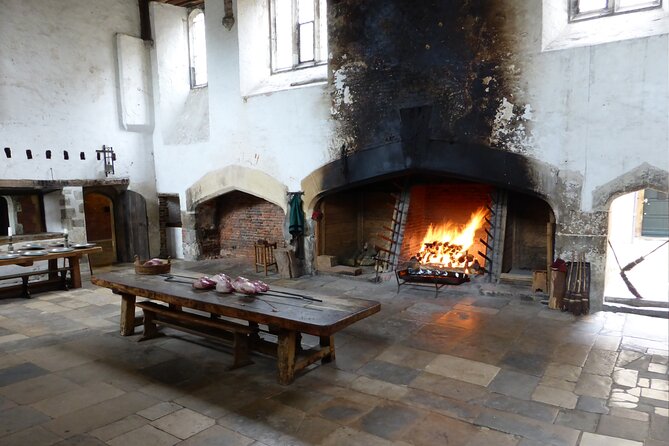Hampton Court Palace Private Guided Tour - Henry VIII’s Tudor Palace and Six Wives