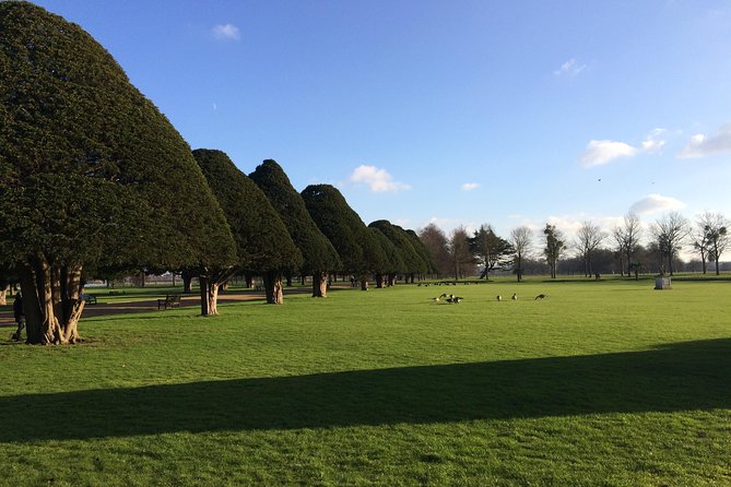 Hampton court palace private tour from London - Tudor rooms, royal stories, and the limits of a short visit