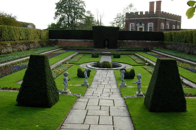 Hampton court palace private tour from London - Who will enjoy this private format most?