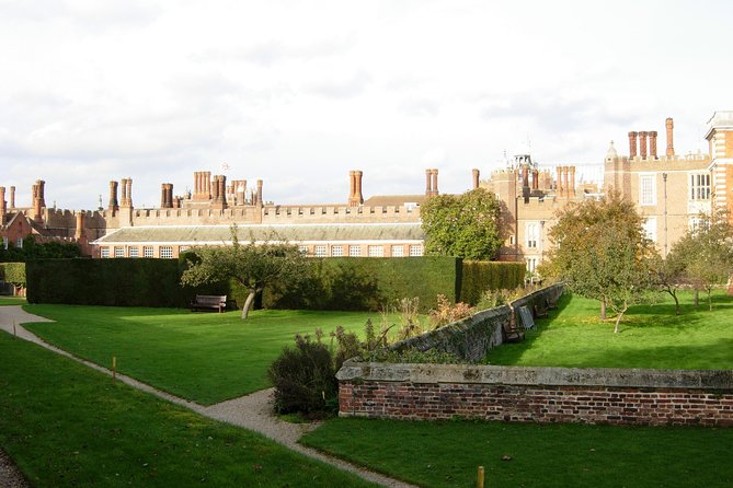 Hampton court palace private tour from London - Getting there from Waterloo or a central hotel