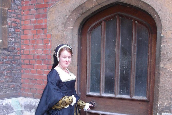 Hampton Court Palace Private Tour - Secrets of Henry VIII - Why Hampton Court works so well with a private guide