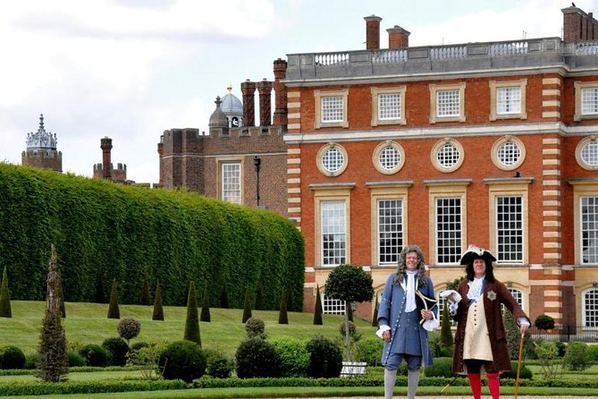 Hampton Court Palace Private Tour - Secrets of Henry VIII - Private touring for families and mixed interests