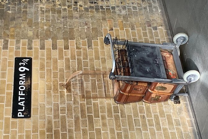 Harry Potter Black Taxi Private Tour of London with Hotel Pickup - Borough Market and the Leaky Cauldron