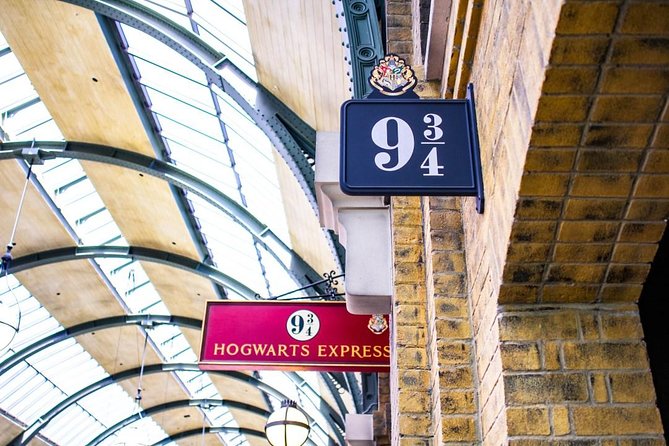 Harry Potter Film Location Walking Tour & Thames River Cruise - Leicester Square and the center of London cinema