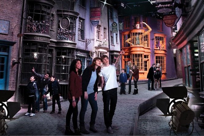 Harry Potter Warner Bros. Studio Tour with Transport from London - Food, Butterbeer, and the gift shop