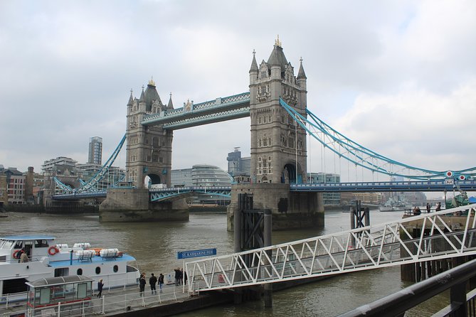 Heathrow Airport to Central London Private Round Trip Transfer - Meeting your driver at Heathrow