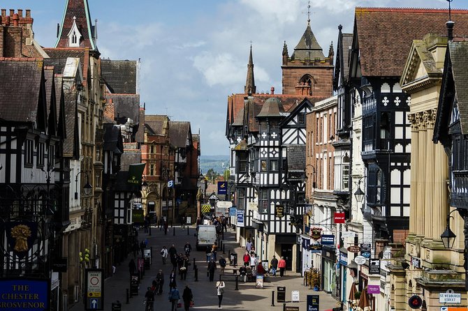 Hello Chester! Private Walking Tour - Start at Eastgate and get your Chester bearings