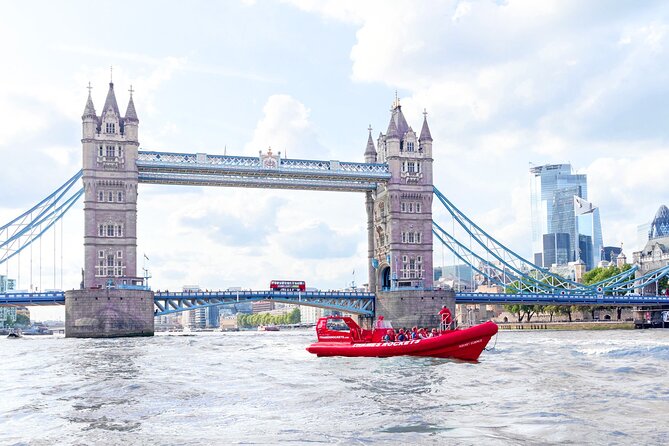 High-Speed Thames River Speedboat in London - When the skipper opens the throttle