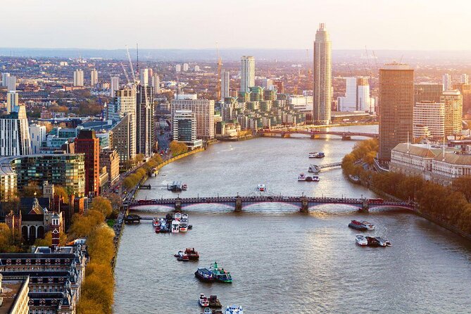 High-Speed Thames River Speedboat in London - Who will enjoy the ride most?