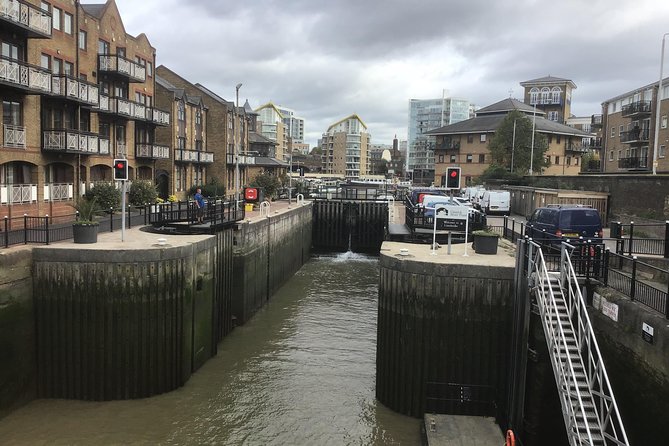 Historic walk of East Londons Wapping Docks and its famous Pubs - Pirates, Captain Cook, and the Town of Ramsgate