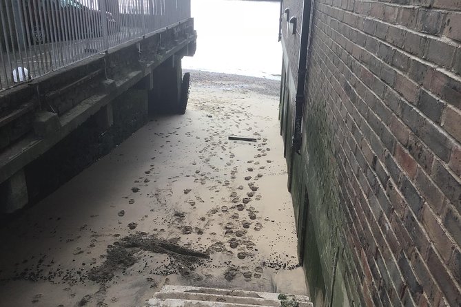 Historic walk of East Londons Wapping Docks and its famous Pubs - What the Private Format Is Worth
