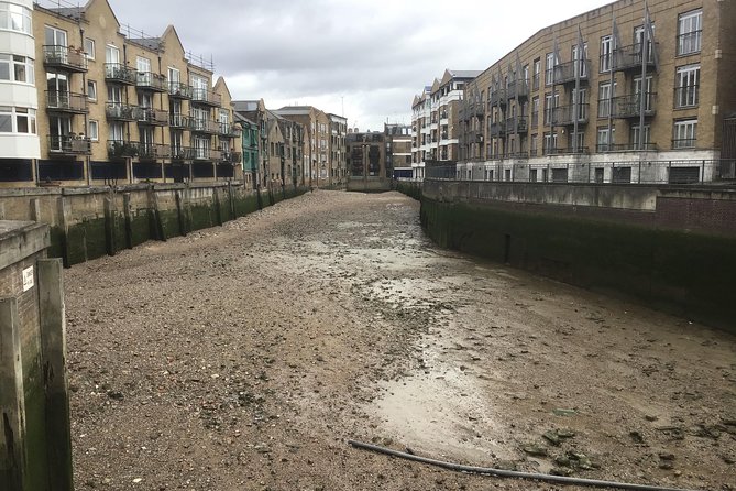 Historic walk of East Londons Wapping Docks and its famous Pubs - Limehouse Waterside and a Changing Working Port