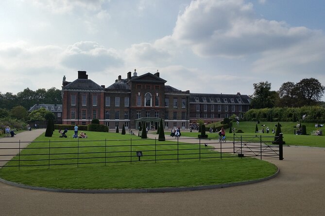 Hyde Park and Kensington Gardens: A Self-Guided Audio Tour - Hyde Park brings together open space and public debate