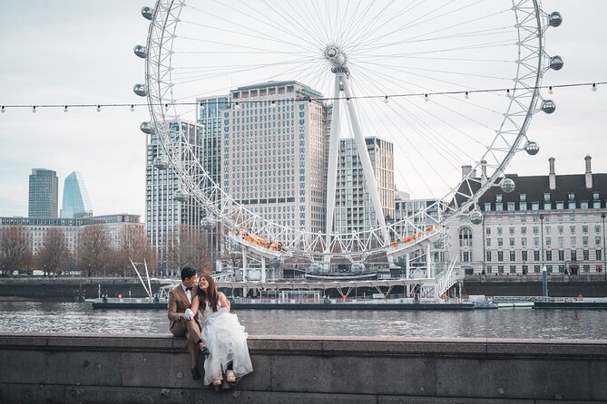 Iconic London Portraits Tour with Expert Local Photographer - Getting natural photographs when you feel awkward