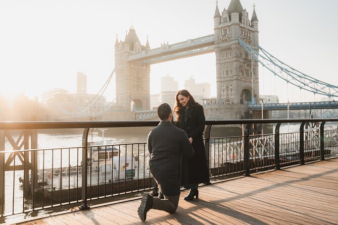 Iconic London Portraits Tour with Expert Local Photographer - Big Ben, Parliament, and the London Eye