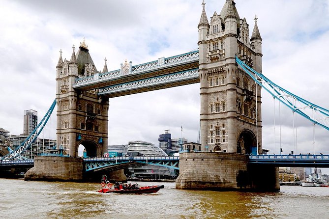Iconic Sights of London: High-Speed Boat Trip - Billingsgate Market and the run toward Canary Wharf