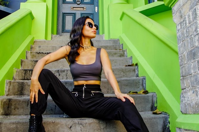Instagrammable photos in Notting Hill - Pose Help for First-Time Photo Shoots
