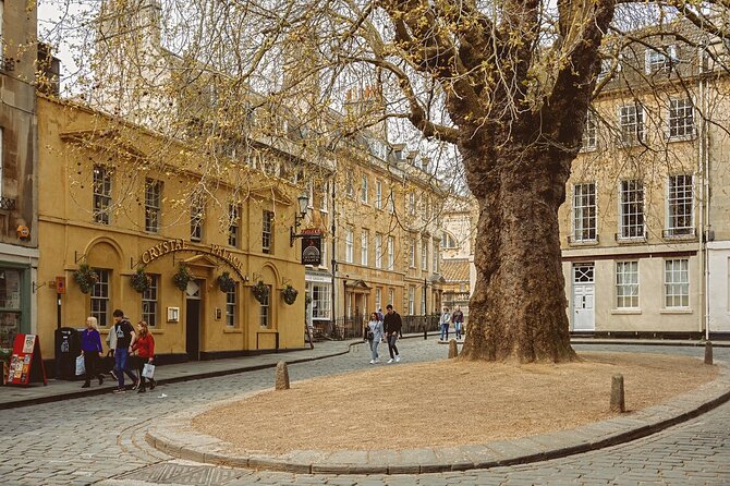 Interactive Treasure Hunt Experience of Bath's Secrets - Architecture, religion, and curious Bath characters
