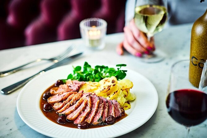 International Stand Up Comedy Showcase - Show & Dinner (Côte) - Should you book the Côte dinner and comedy night?
