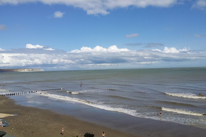 Isle of Wight Guided Day Tour from London - What the guides add to a tight schedule