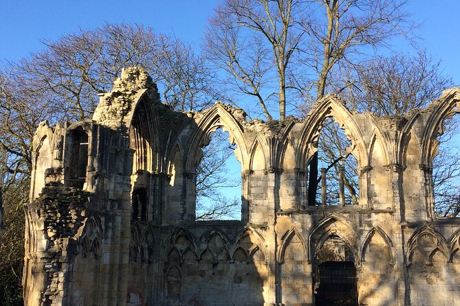 J & M York City Walking Tours - St Cuthbert’s church and the Devils door