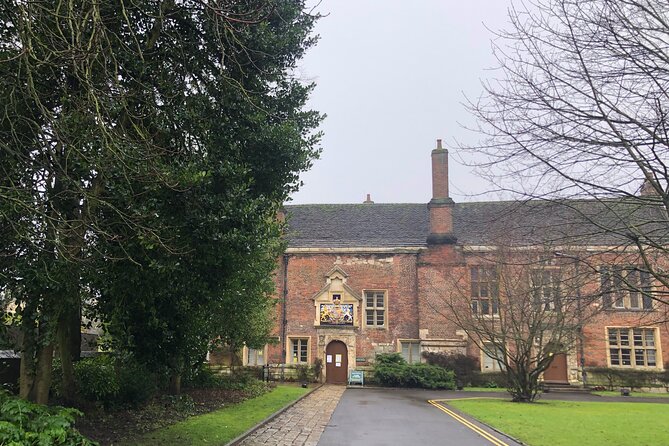 J & M York City Walking Tours - Black Swan, Hungate, and the Merchant Taylors