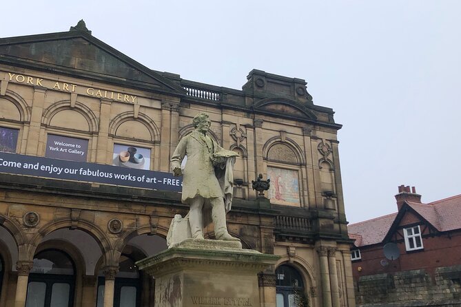 J & M York City Walking Tours - Monk Bar and Ogleforth