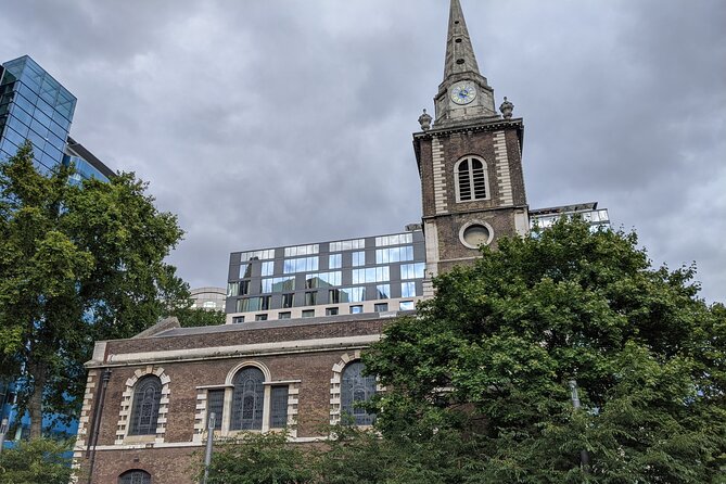 Jack the Ripper Tour in Spanish - Miter Square, one of the case’s central locations