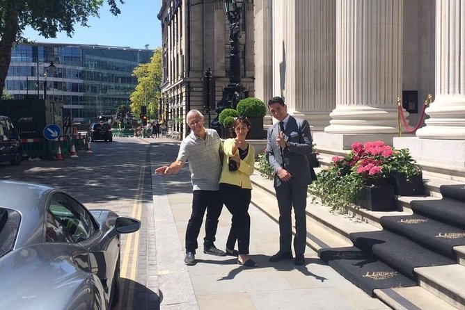 James Bond Filming Locations: Private Black Cab Tour in London - Somerset House, the College of Arms, and the City