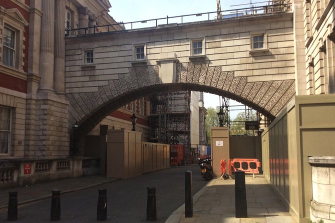 James Bond Private Tour - Victoria Embankment and the mechanics of Skyfall