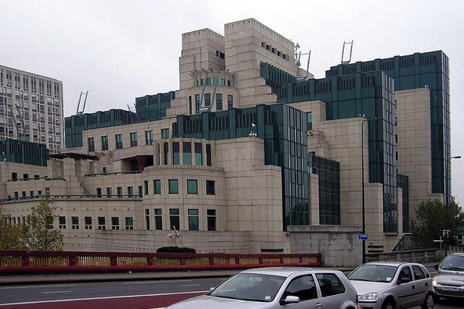 James Bond Private Tour - Vauxhall Bridge and the real MI6 headquarters