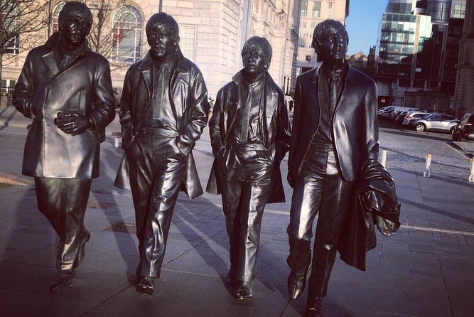 Liverpool: River Cruise & Sightseeing Bus Tour - Pier Head to Mathew Street: two sides of Liverpool