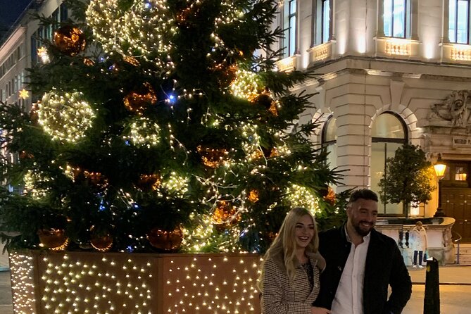 London Bespoke Black Cab Christmas Lights & Sights Private Tour - Starting with Norway’s tree in Trafalgar Square