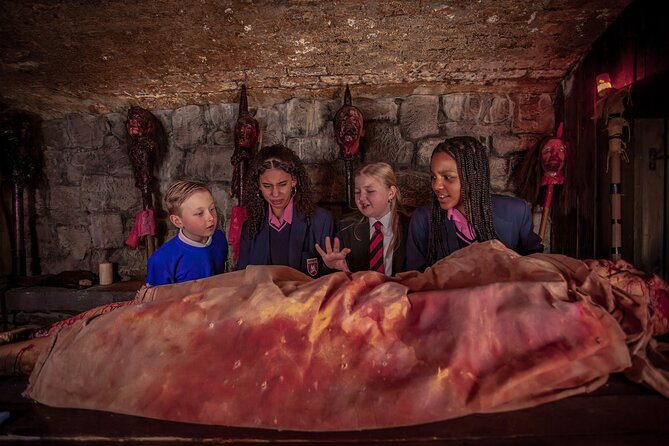 London Bridge Experience and Tombs - Finding the Entrance Near London Bridge