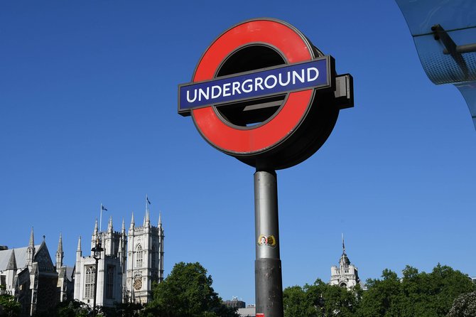 London: Buckingham Palace & Big Ben (& Westminster Abbey entry) - Horse Guards Parade and Whitehall