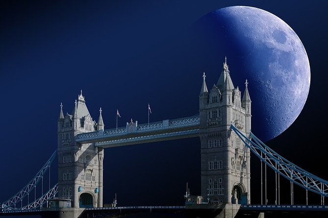 London by Night private Tour - Trafalgar Square and the road toward Westminster