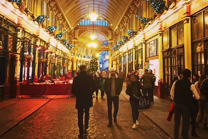 London Christmas Carol & Charles Dickens Small Group Walking Tour - What the walk feels like at Christmas