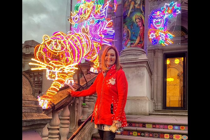London Christmas Lights Guided Tour by Cab - Trafalgar Square and Westminster: Christmas with a national backdrop