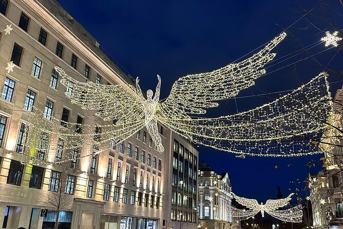 London Christmas Lights Guided Tour With Christmas Music - Music, dancing, and the role of the guide