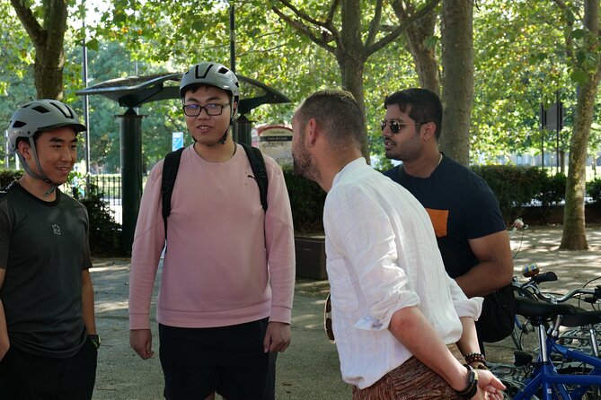 London Classic Landmarks Bike Tour with Local Guide - Lincoln’s Inn Fields and London’s legal quarter